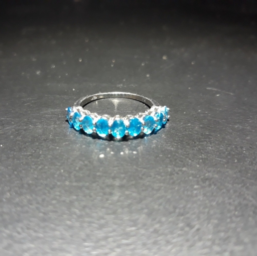 Natural Neon Apetite Ring F10